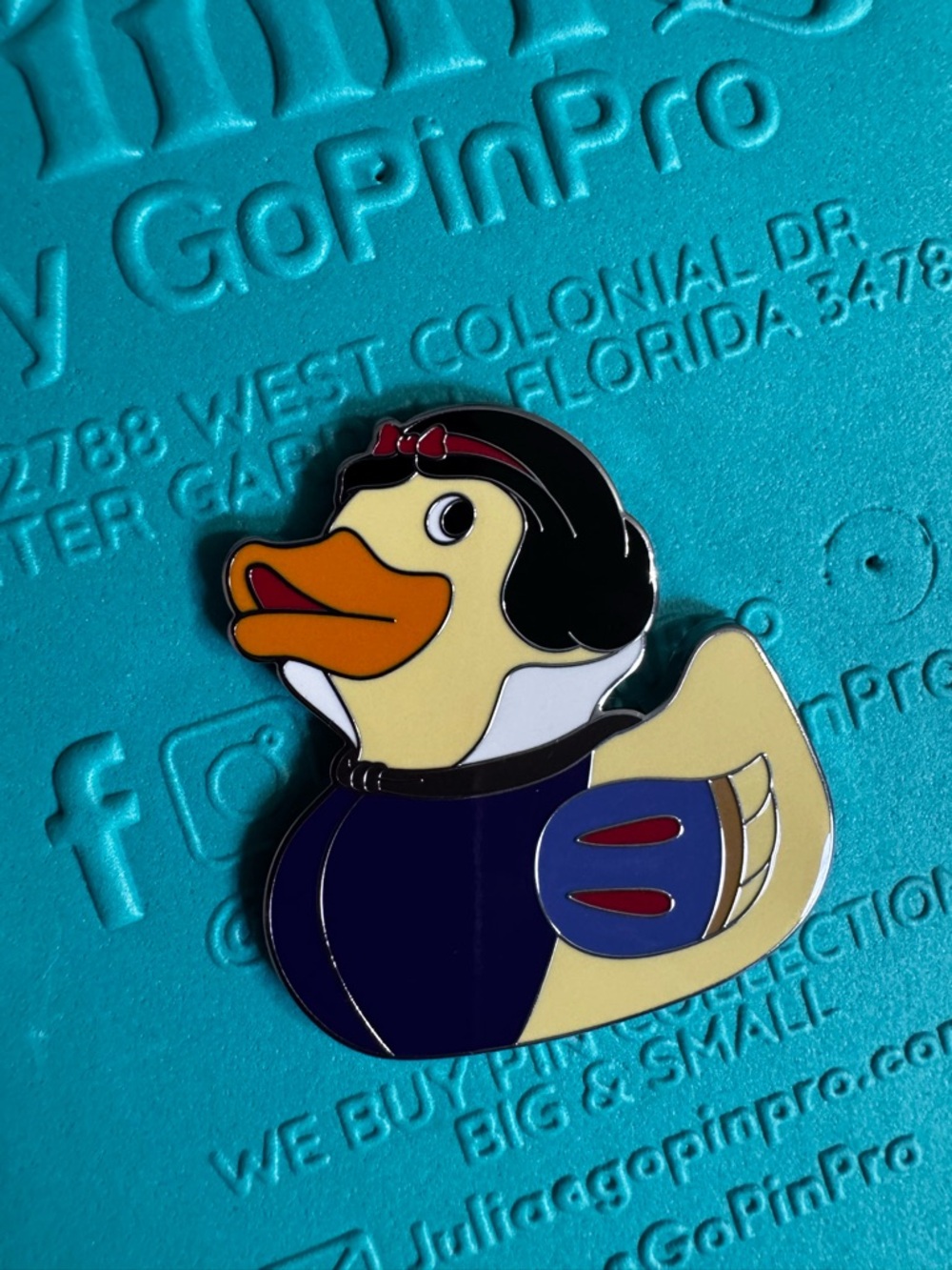 Disney Parks Ducks of Disney Pin - Series 2  - Snow White - 2026